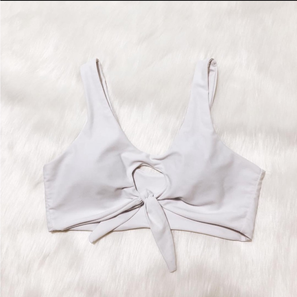 Zaful keyhole cut out detail white bikini swimsuit top (size xs)